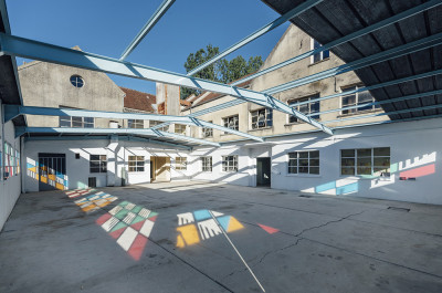 DANIEL BUREN - '« Sans toit, mais avec fenêtres », travail in situ, Galleria Continua, Boissy-le-Châtel, octobre 2020'