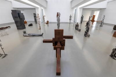 Antony Gormley - Living Time