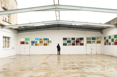DANIEL BUREN - '« Sans toit, mais avec fenêtres », travail in situ, Galleria Continua, Boissy-le-Châtel, octobre 2020'