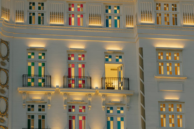 Daniel Buren - Escala colorida para Copacabana Palace, trabalho <i>in situ</i>, 2023-2024