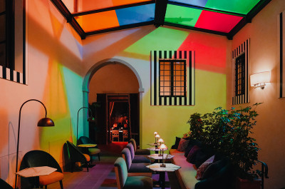 Daniel Buren - Sosta colorata per Villa San Michele, lavoro <i>in situ</i>, 2024