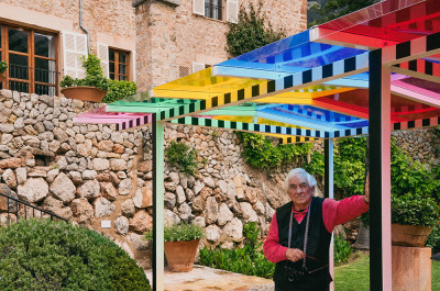 Daniel Buren - Descend colorido para La Residencia, trabajo <i>in situ</i>, 2024