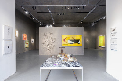 AI WEIWEI - LEILA ALAOUI - LORIS CECCHINI - MARCELO CIDADE - CARLOS GARAICOA - OSVALDO GONZáLEZ - SHILPA GUPTA - ANA MARIA TAVARES - NARI WARD - 'O Gabinete de Pollyanna: amplo acesso'
