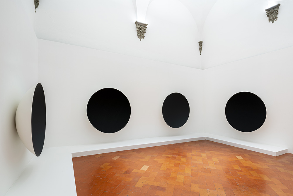 Anish Kapoor - Untrue Unreal