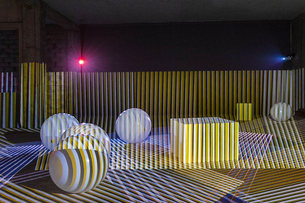 Carlos Cruz-Diez - Environnement Chromointerférent