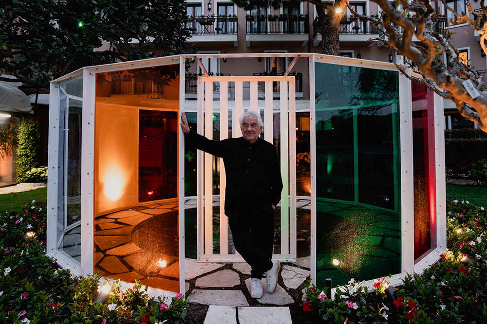 Daniel Buren - Sosta colorata per Hotel Cipriani, lavoro <i>in situ</i>, 2023-2024