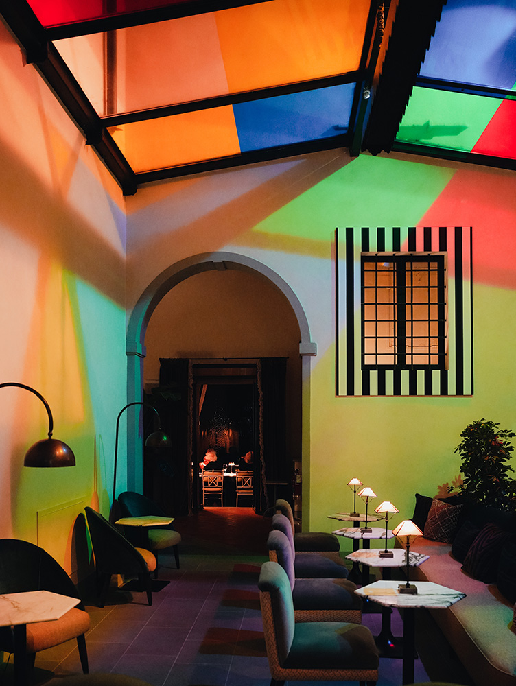 Daniel Buren - Sosta colorata per Villa San Michele, lavoro <i>in situ</i>, 2024
