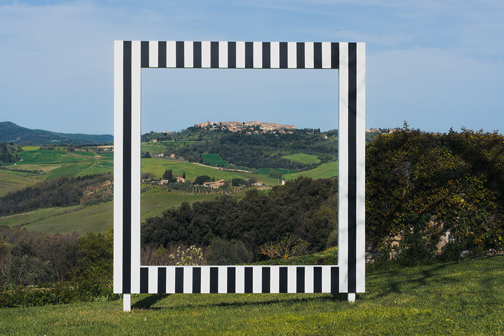 Daniel Buren - Sosta colorata per Castello di Casole, lavoro <i>in situ</i>, 2024