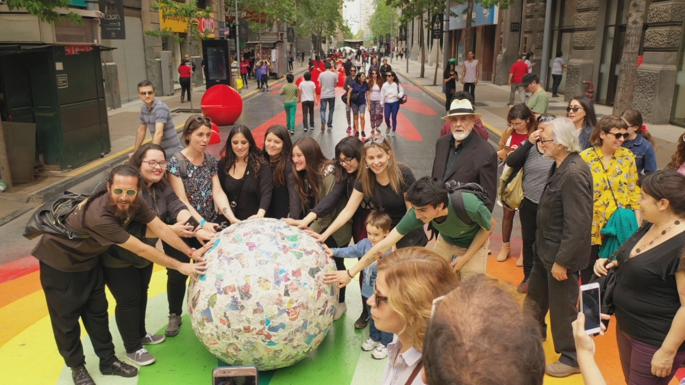 Michelangelo Pistoletto - Performance “Do it – Walking Sculpture“