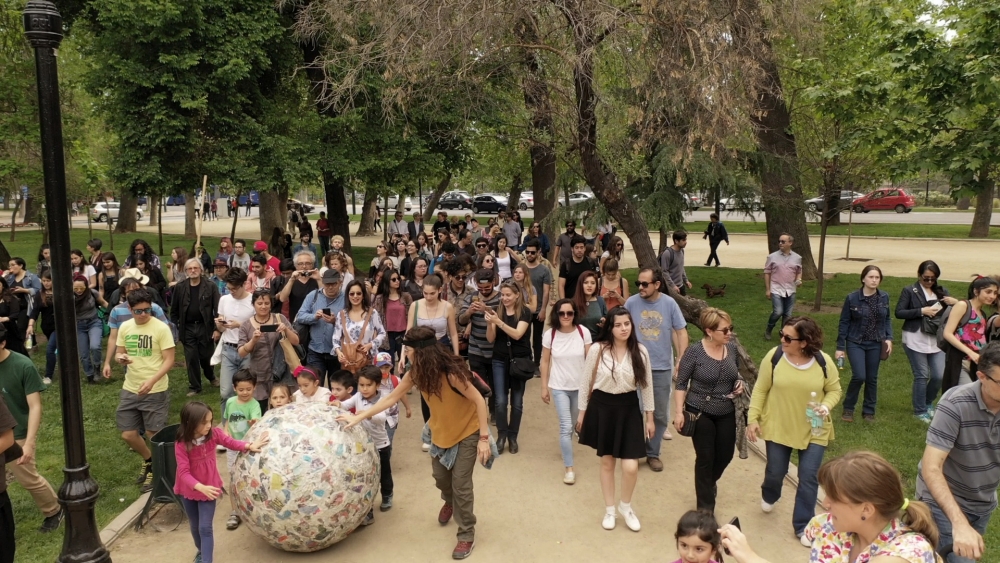 Michelangelo Pistoletto - Performance “Do it – Walking Sculpture“