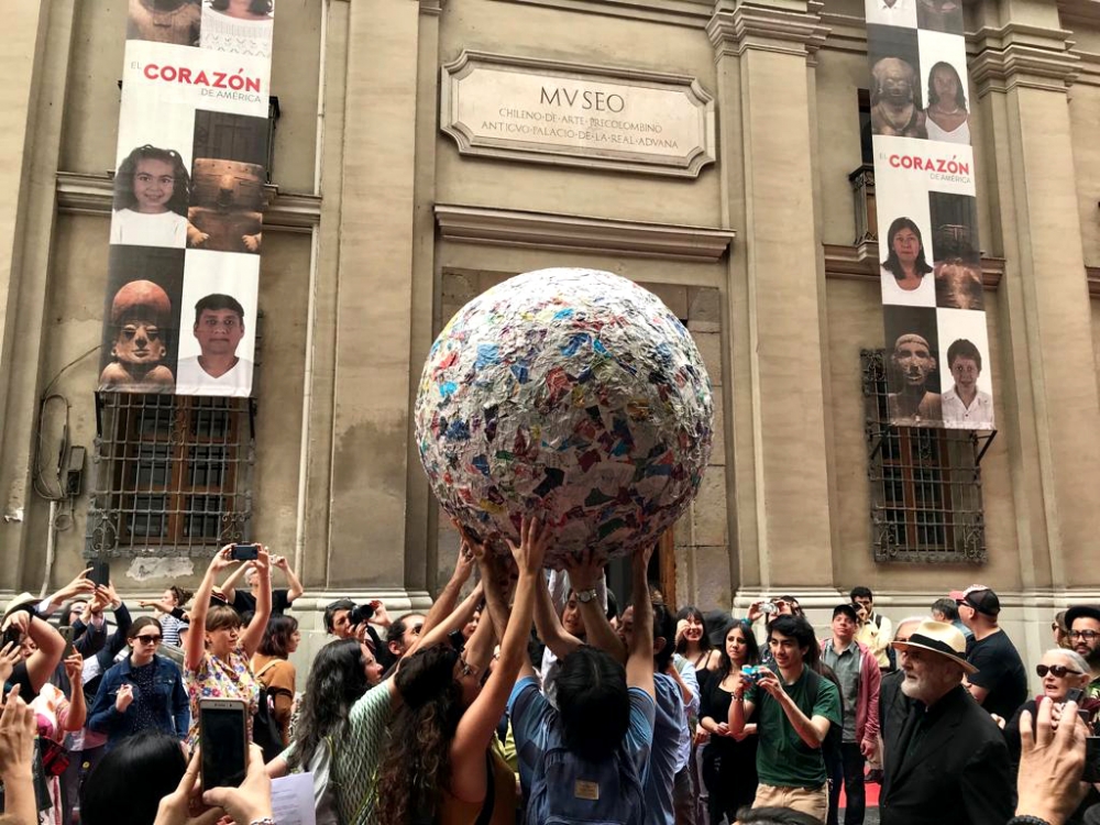 Michelangelo Pistoletto - Performance “Do it – Walking Sculpture“