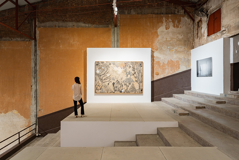 Mientras el día no cierre