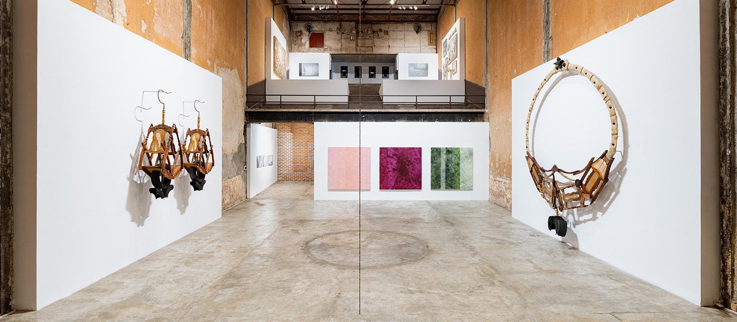 'Mientras el día no cierre'