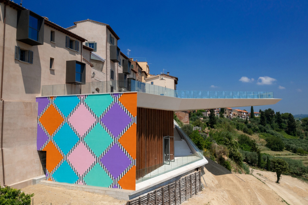 DANIEL BUREN 'A 45°, 5 colori + nero e bianco' permanent work in situ