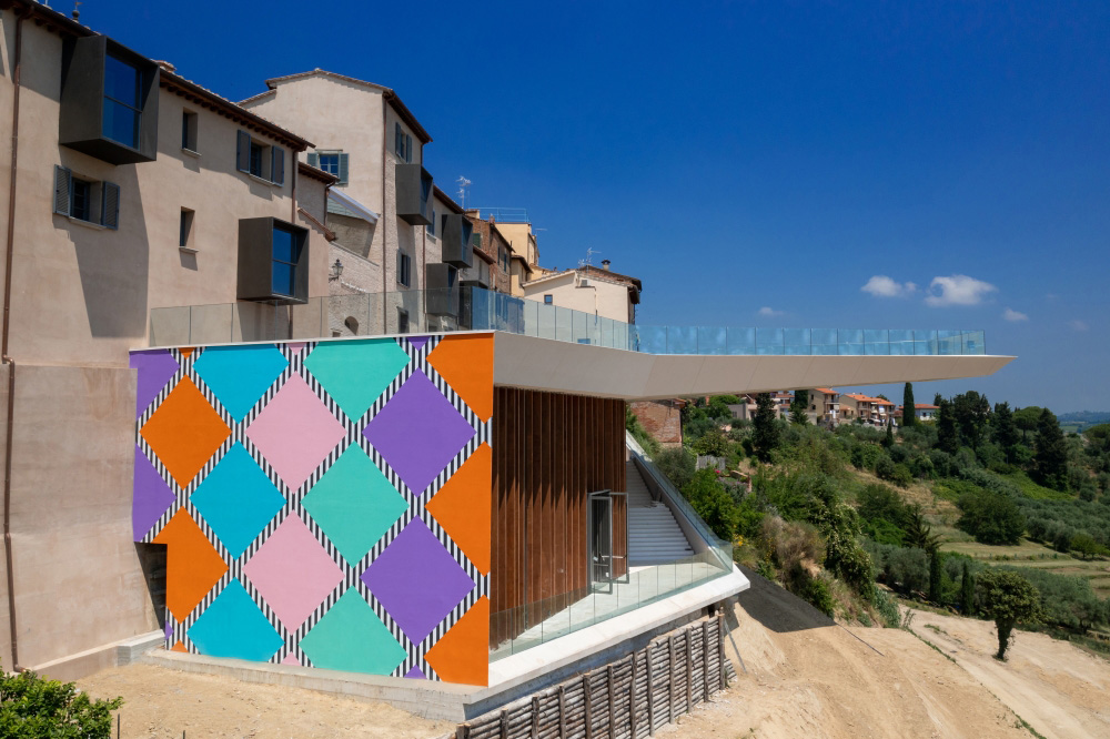 DANIEL BUREN 'A 45°, 5 colori + nero e bianco' permanent work in situ