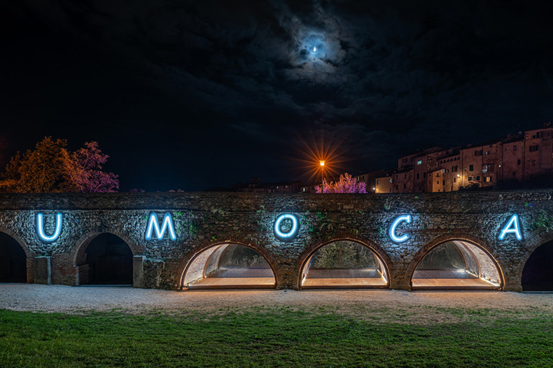 LEANDRO ERLICH 'Sotto gli archi del tempo'